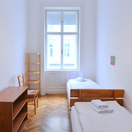 Top Flat - 1 Free Parking Space At The Metro Vienna Exterior photo