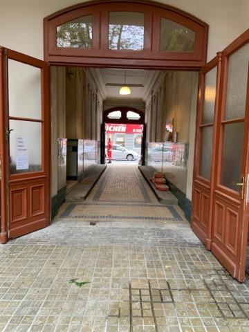 Top Flat - 1 Free Parking Space At The Metro Vienna Exterior photo